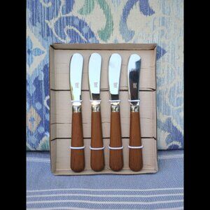 Butter Knife Set – 4pc Cheese Spreaders Brown Wood Striped Handles Quid Novi